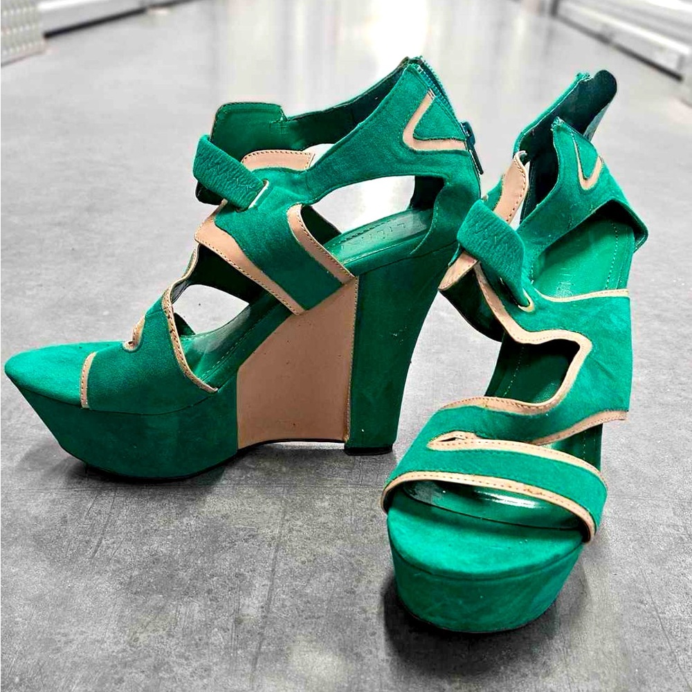 Green and Tan Wedges